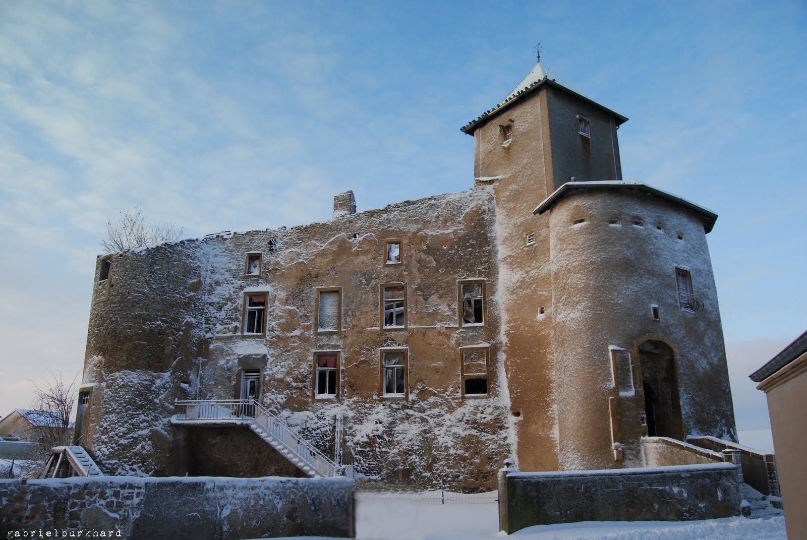 Possibilité de réserver son hébergement dans l'aile Est du château de Luttange.